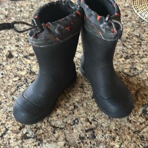 Kamik snow boots for kids size 12